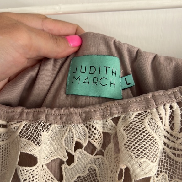 Tiered lace dress - Picture 2 of 3